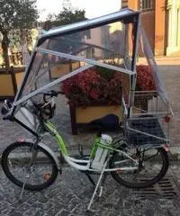 Bici elettrica con panelli solari