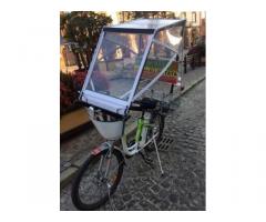 Bici elettrica con panelli solari