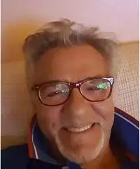 Uomo maturo cerca una donna carina e simpatica Uomo maturo cerca una donna carina e simpatica