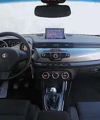ALFA ROMEO Giulietta 2.0 JTDm (2) 140cv Distinctive ALFA ROMEO Giulietta 2.0 JTDm (2) 140cv Distinctive