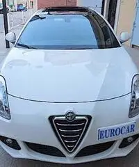 ALFA ROMEO Giulietta 2.0 JTDm (2) 140cv Distinctive ALFA ROMEO Giulietta 2.0 JTDm (2) 140cv Distinctive