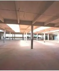 Loft primi 900 in area industriale per servizi fotografici e video.