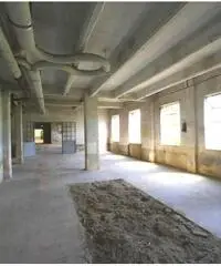 Loft primi 900 in area industriale per servizi fotografici e video.