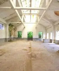 Loft primi 900 in area industriale per servizi fotografici e video.