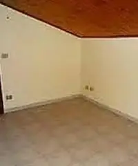 In vendita appartamento  trilocale mansardato a Montanaro (Torino)