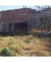 Casa di abitazione con magazzini e terreno Casa di abitazione con magazzini e terreno