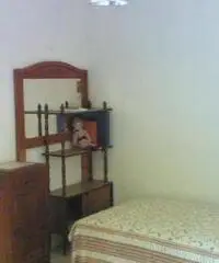 Vendesi casa su tre livelli Vendesi casa su tre livelli