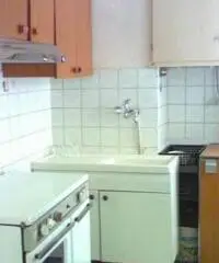 Vendesi casa su tre livelli Vendesi casa su tre livelli