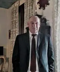 Cerco una compagna per condividere il futuro Cerco una compagna per condividere il futuro