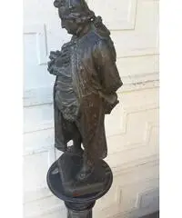 Bronzo di Cesare Beccaria Bronzo di Cesare Beccaria