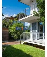 Villa bifamiliare a Lido di Camaiore