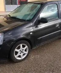 Renault Clio 1.5 Diesel gancio traino Renault Clio 1.5 Diesel gancio traino