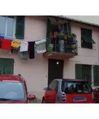 Casa semindipendente con posto auto e giardinetto