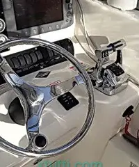 Boston Whaler Conquest 305 motori Verado due per 300 cv