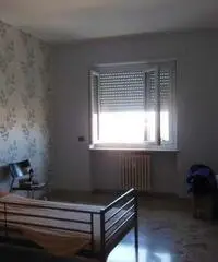 PRIVATO VENDE TRILOCALE + SERVIZI A 15 KM. DA TORINO PRIVATO VENDE TRILOCALE + SERVIZI A 15 KM. DA TORINO