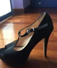 Decolletè nero in raso con chiusura alla bebè Decolletè nero in raso con chiusura alla bebè