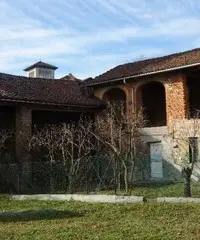 Villafranca d’Asti (AT) - Casale indipendente - 15 locali Villafranca d’Asti (AT) - Casale indipendente - 15 locali