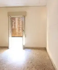Viale Tica Appartamento 3 vani piano 1 Viale Tica Appartamento 3 vani piano 1