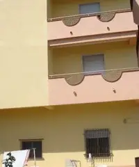 Palazzo 4 piani 150 m dal mare, zona residenziale Palazzo 4 piani 150 m dal mare, zona residenziale