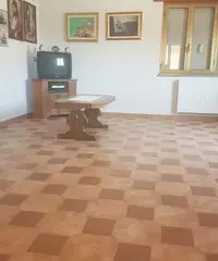 Palazzo 4 piani 150 m dal mare, zona residenziale Palazzo 4 piani 150 m dal mare, zona residenziale