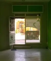 NEGOZIO FRONTE STRADA NEGOZIO FRONTE STRADA