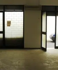 A Parabita Due Studi/Negozi Affiancati