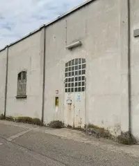 Besana Brianza - Capannone / Magazzino 400mq - Vendesi