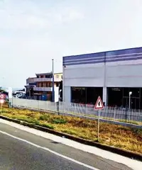 Capannone commerciale / industriale Capannone commerciale / industriale