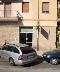 Locale Commerciale Adatto per Qualsiasi Attivite#224; Locale Commerciale Adatto per Qualsiasi Attivite#224;