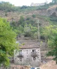 Rustico con un ettaro di terreno Rustico con un ettaro di terreno