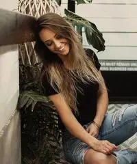 mi manca avere un uomo ed è per questo Sono qui mi manca avere un uomo ed è per questo Sono qui