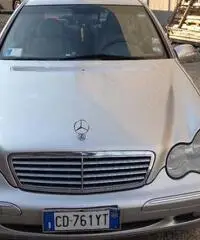 ALTERNATORE MERCEDES C220 DEL 2003 AFREDATO CON AQUA