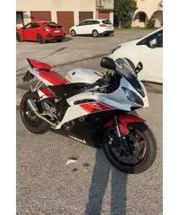 Vendo o scambio Yamaha r6