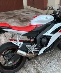 Vendo o scambio Yamaha r6