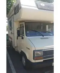 Camper mansardato Pilote piccolo Camper mansardato Pilote piccolo