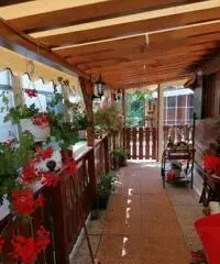 Roulotte con preingresso e pompeiana camping Roana Roulotte con preingresso e pompeiana camping Roana