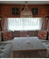 Roulotte con preingresso e pompeiana camping Roana Roulotte con preingresso e pompeiana camping Roana