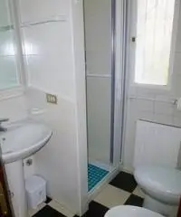 Ampia camera con bagno e due ingressi indipendent