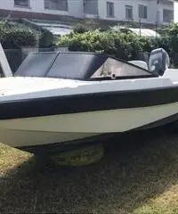 Motoscafo con motore