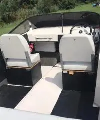 Motoscafo con motore