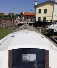 Cabinato a vela in legno da restaurare