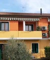 Due camere e due bagni, arredato Due camere e due bagni, arredato