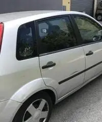 Ford Fiesta 2003 5P. 1-4 BENZ/METANO #AUTO2000srl Ford Fiesta 2003 5P. 1-4 BENZ/METANO #AUTO2000srl