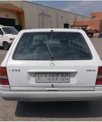 Mercedes W124 E250 TD - E 250 - W 124 1990 Mercedes W124 E250 TD - E 250 - W 124 1990