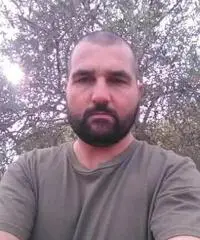 Roberto età 43 anni in cerca di una giovane donna Roberto età 43 anni in cerca di una giovane donna