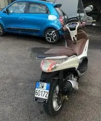 Piaggio Beverly 300 - 2011 Piaggio Beverly 300 - 2011