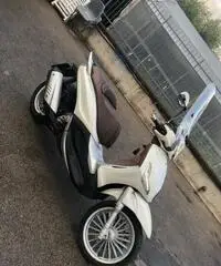 Piaggio Beverly 300 - 2011 Piaggio Beverly 300 - 2011