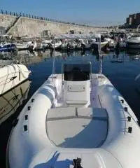 Gommone predator 570 con motore mercury efi 40 pro