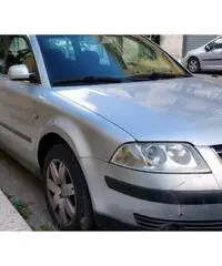 VOLKSWAGEN Passat 5ª serie - 2001