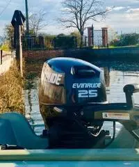 Cofano SPAZIO 5 con EVINRUDE E-TEC 25hp Cofano SPAZIO 5 con EVINRUDE E-TEC 25hp